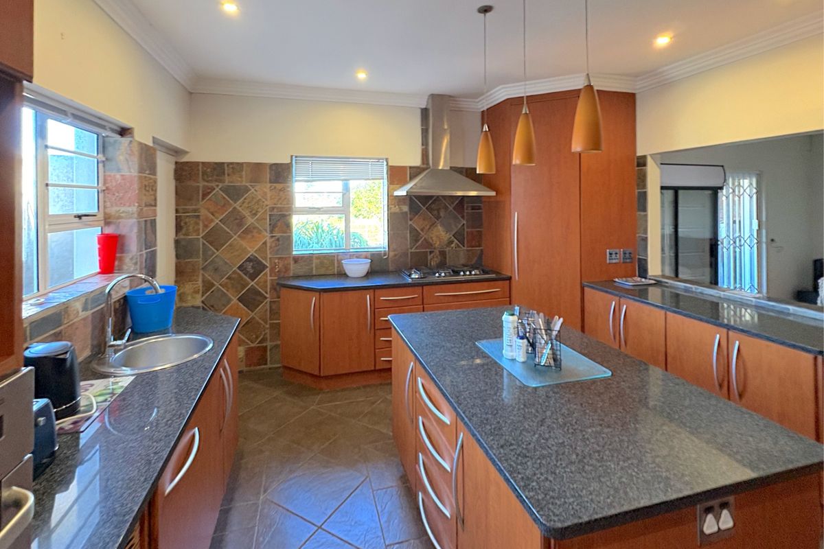 House For Sale In Port Elizabeth - Photo 4
