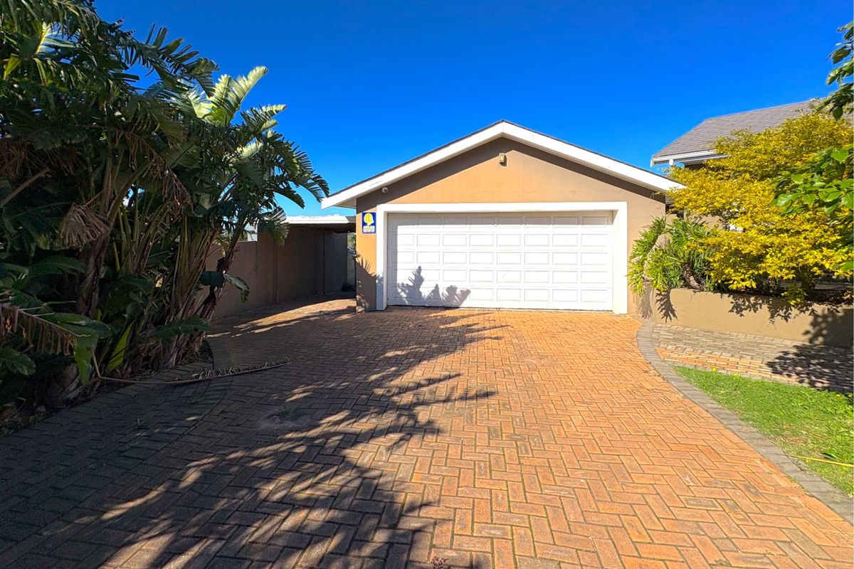 House For Sale In Port Elizabeth - Photo 2