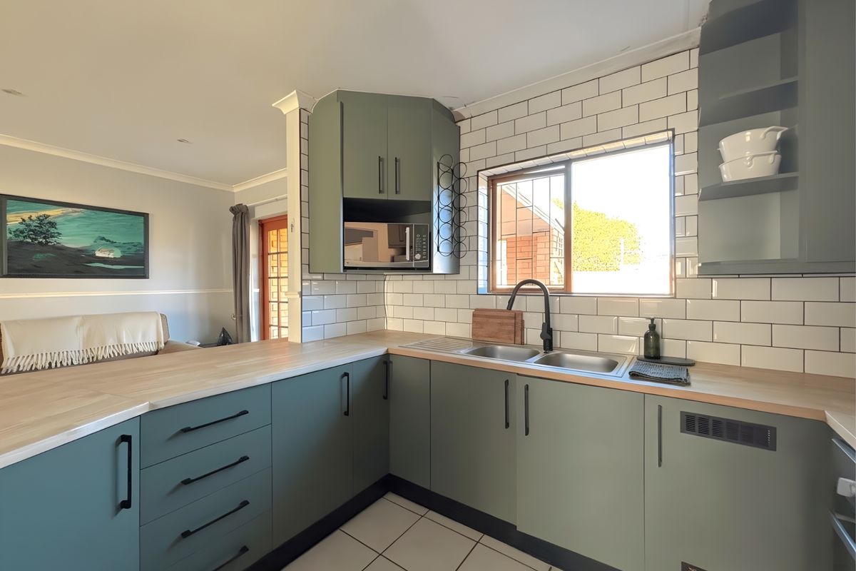 Townhouse For Sale In Port Elizabeth - Photo 4