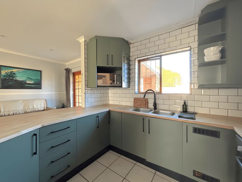 Townhouse For Sale In Port Elizabeth - Photo 4
