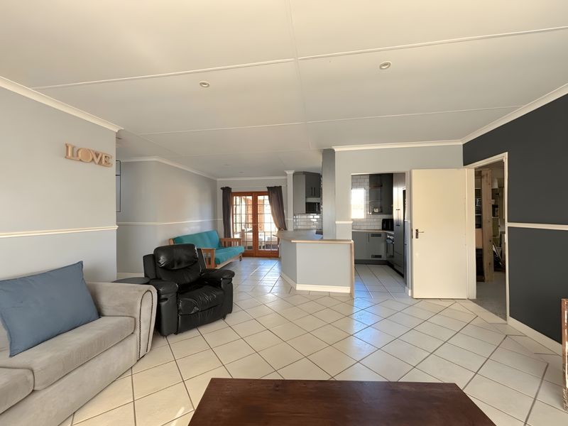 Townhouse For Sale In Port Elizabeth - Photo 6