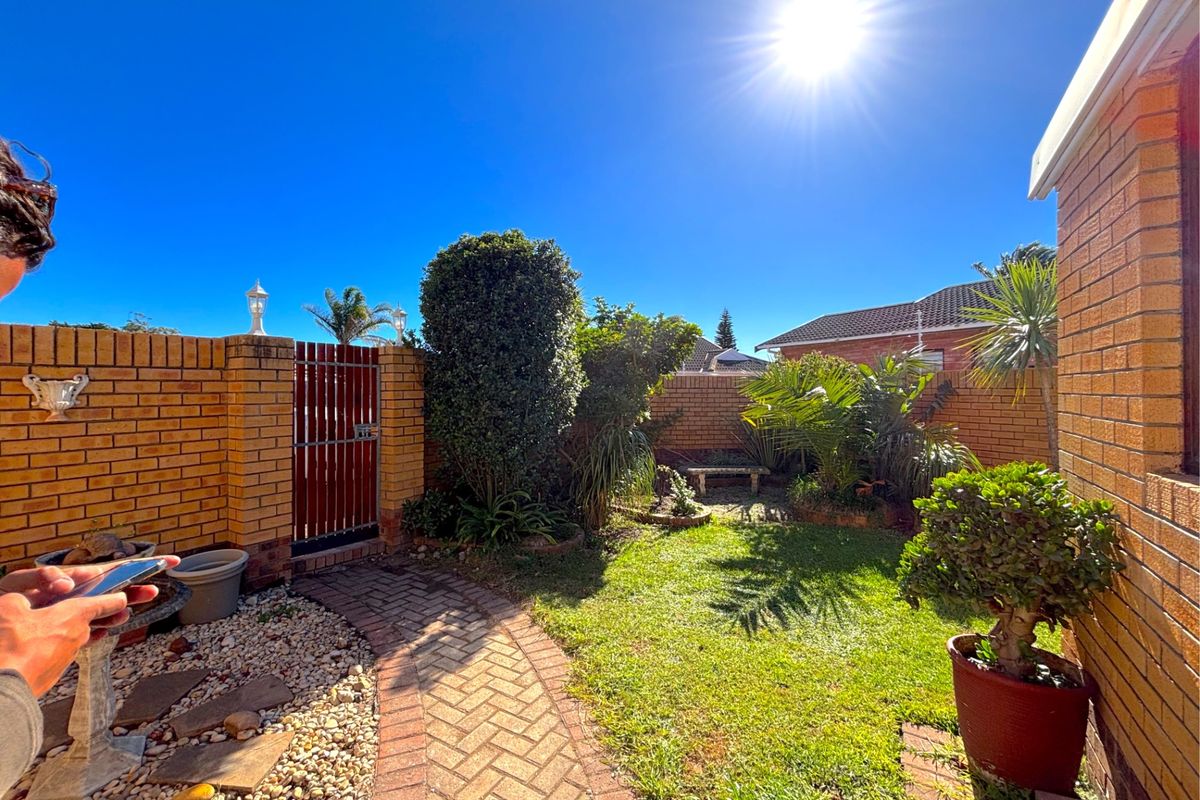 Townhouse For Sale In Port Elizabeth - Photo 3