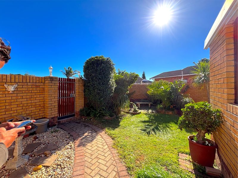 Townhouse For Sale In Port Elizabeth - Photo 3