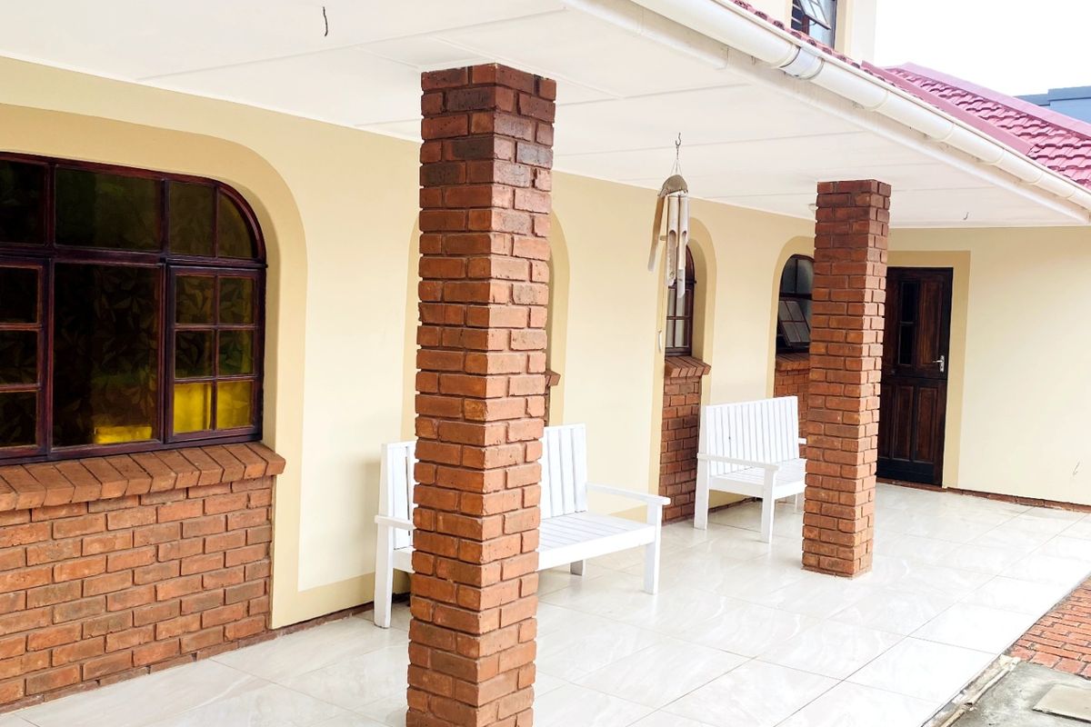 House For Sale In East London - Photo 3