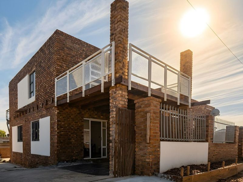 House Rental Monthly In Port Elizabeth - Photo 1