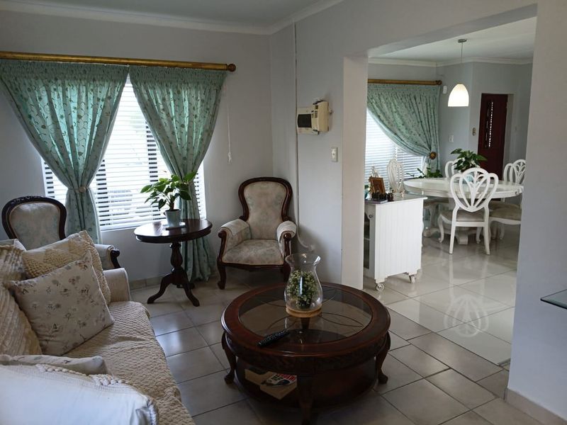 Townhouse For Sale In Port Elizabeth - Photo 2