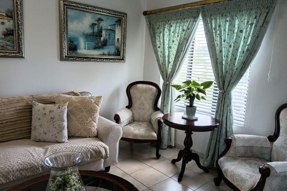 Townhouse For Sale In Port Elizabeth - Photo 4