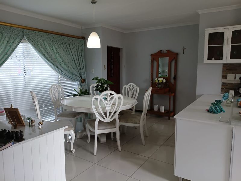 Townhouse For Sale In Port Elizabeth - Photo 9