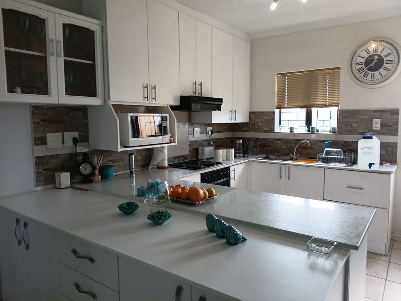 Townhouse For Sale In Port Elizabeth - Photo 10