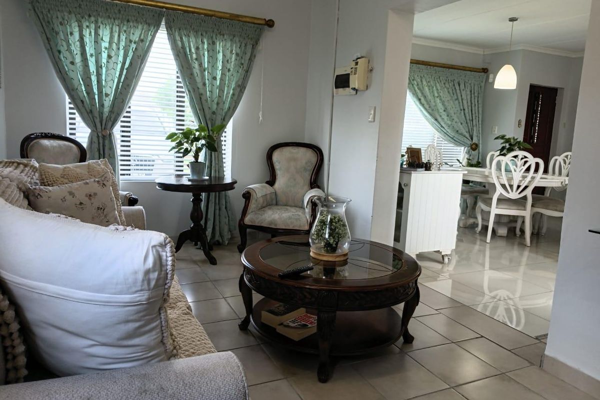 Townhouse For Sale In Port Elizabeth - Photo 5