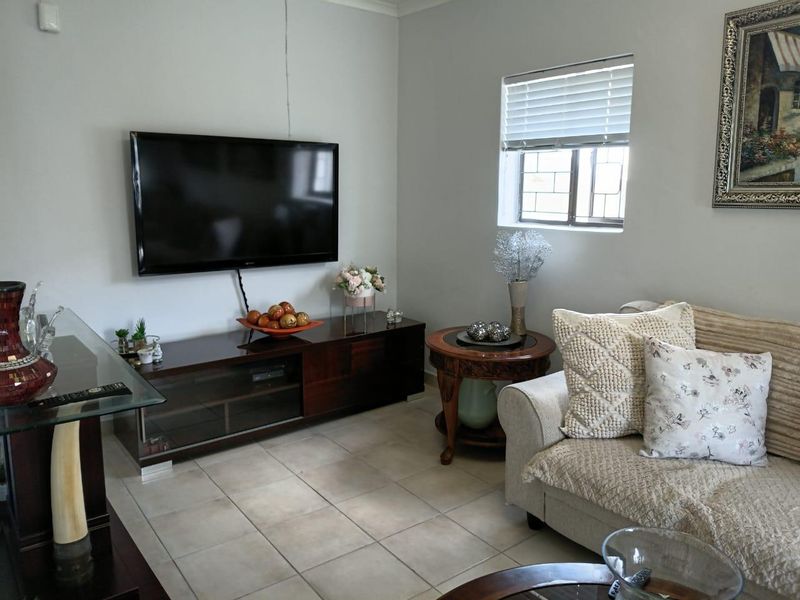 Townhouse For Sale In Port Elizabeth - Photo 3