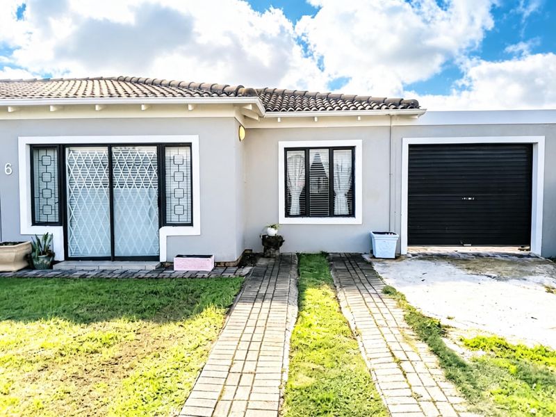 Townhouse For Sale In Port Elizabeth - Photo 3