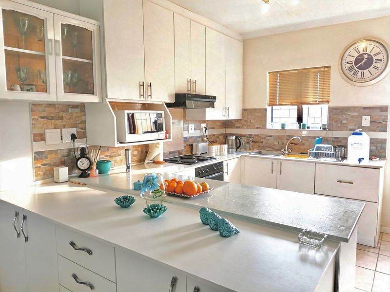 Townhouse For Sale In Port Elizabeth - Photo 7