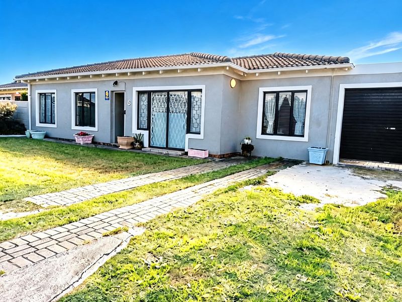 Townhouse For Sale In Port Elizabeth - Photo 2
