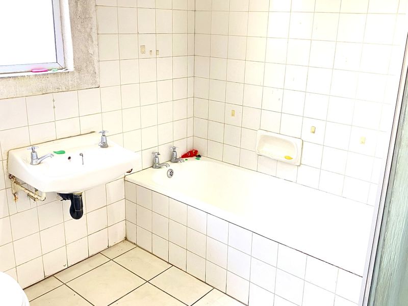 House For Sale In East London - Photo 9