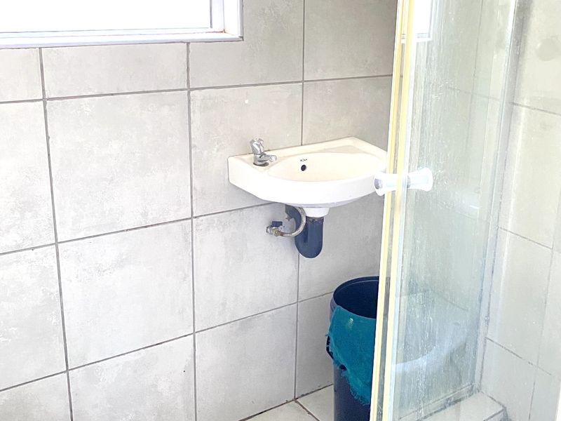 House For Sale In East London - Photo 8