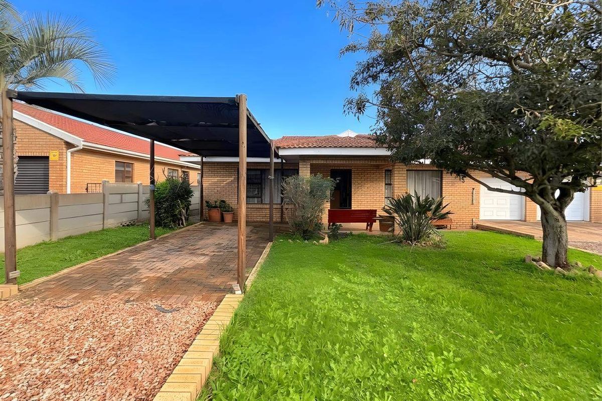 House For Sale In Jeffreys Bay - Photo 2