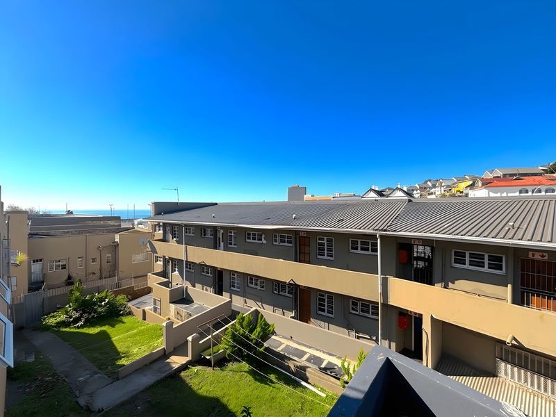 Apartment For Sale In Port Elizabeth - Photo 1
