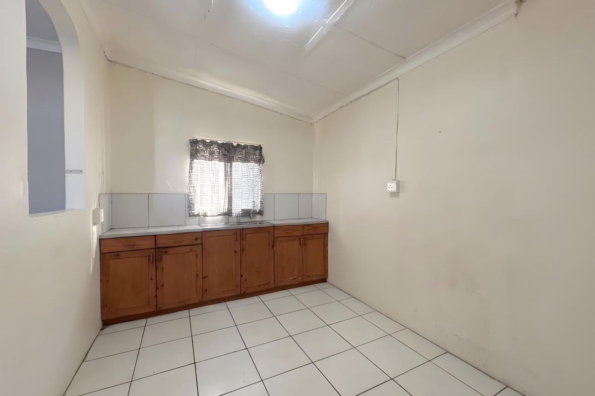 Apartment For Sale In Port Elizabeth - Photo 3