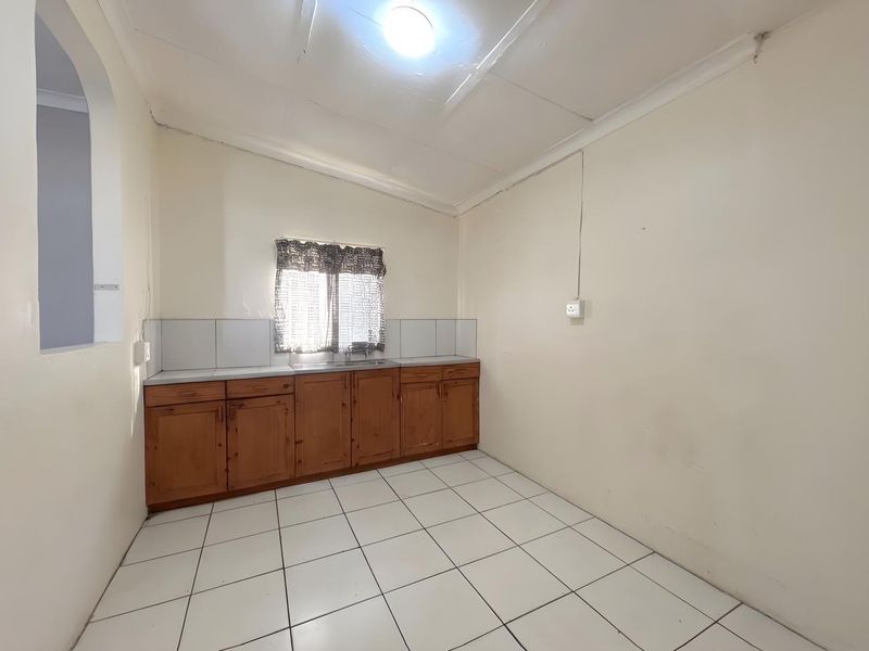 Apartment For Sale In Port Elizabeth - Photo 3