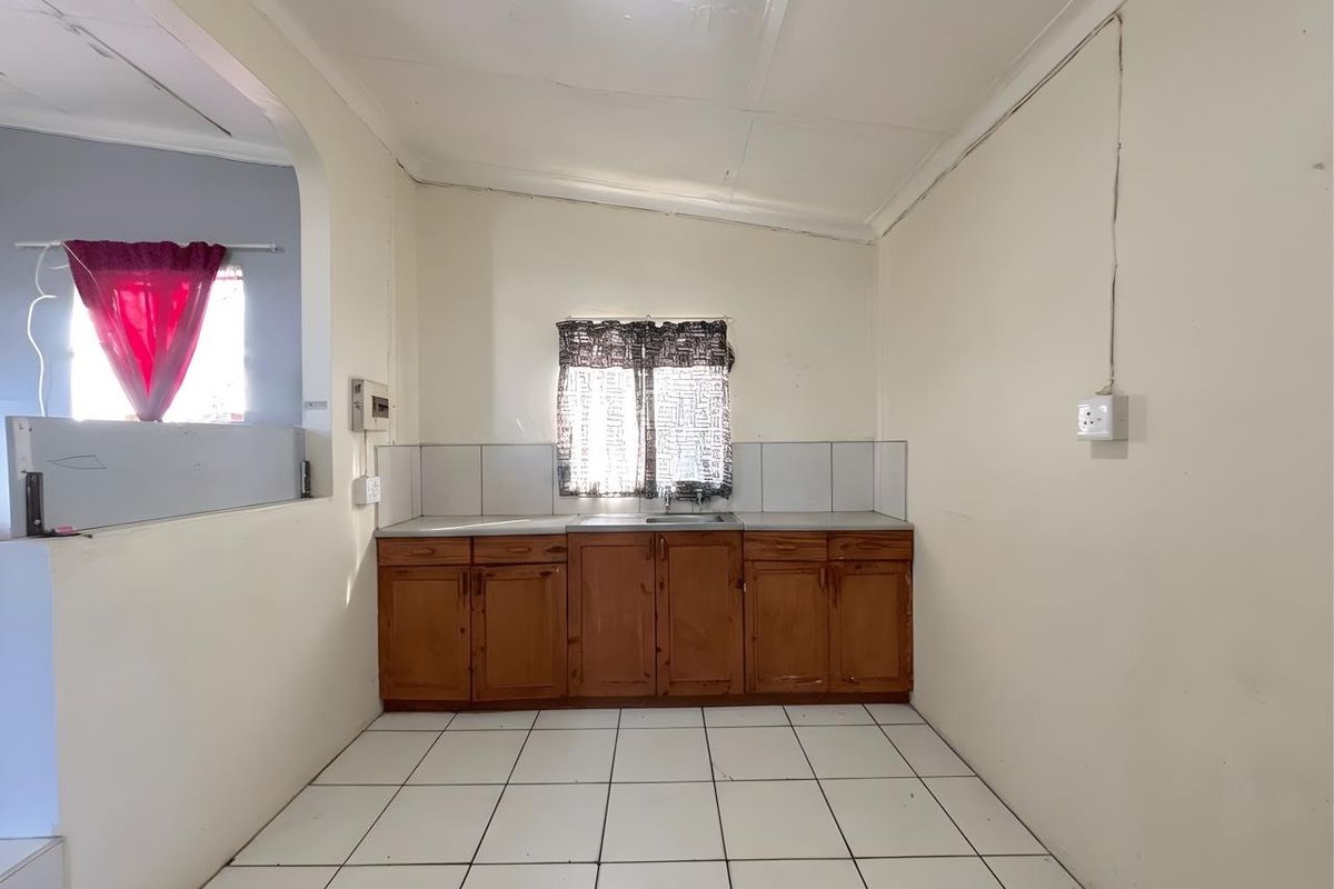 Apartment For Sale In Port Elizabeth - Photo 2