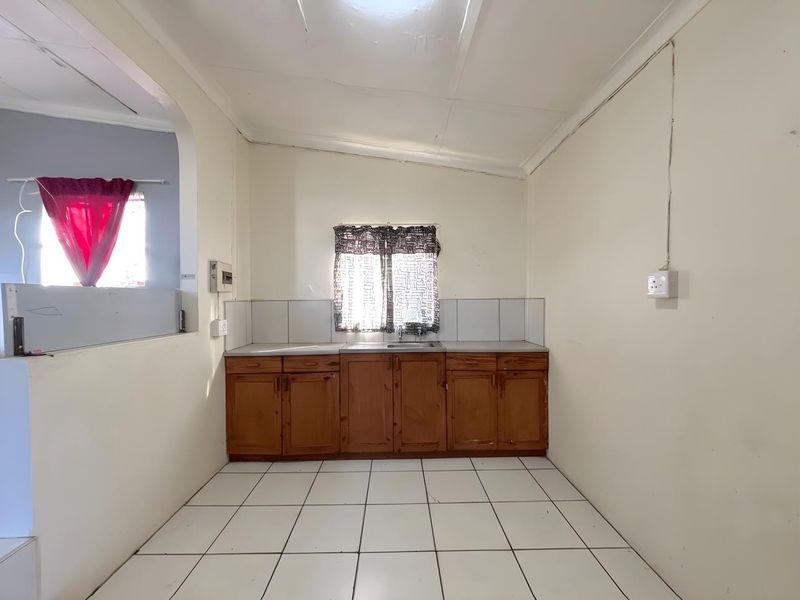 Apartment For Sale In Port Elizabeth - Photo 2