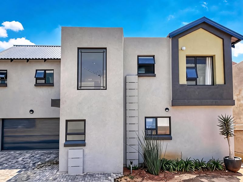House For Sale In Pretoria - Photo 2