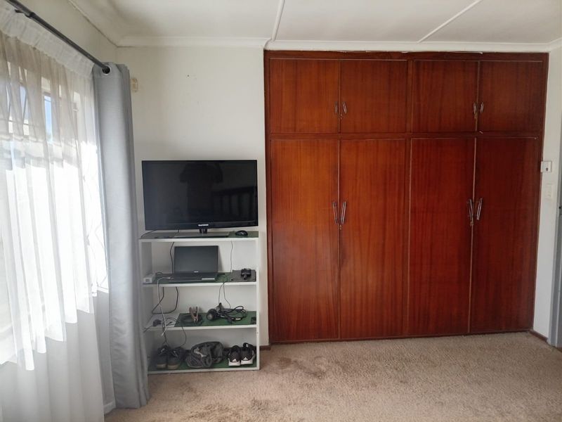House For Sale In East London - Photo 10