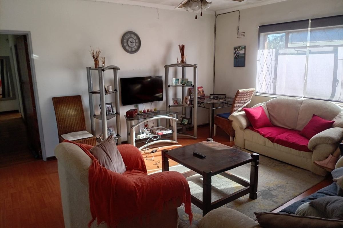 House For Sale In East London - Photo 4