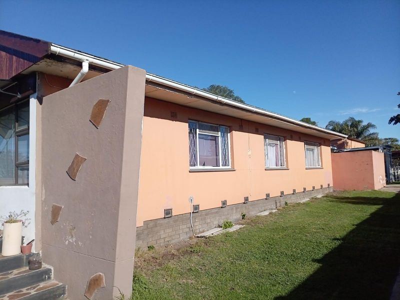 House For Sale In East London - Photo 2