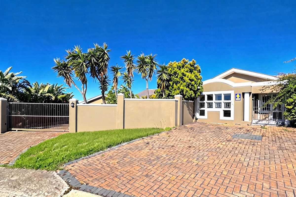House For Sale In Port Elizabeth - Photo 2