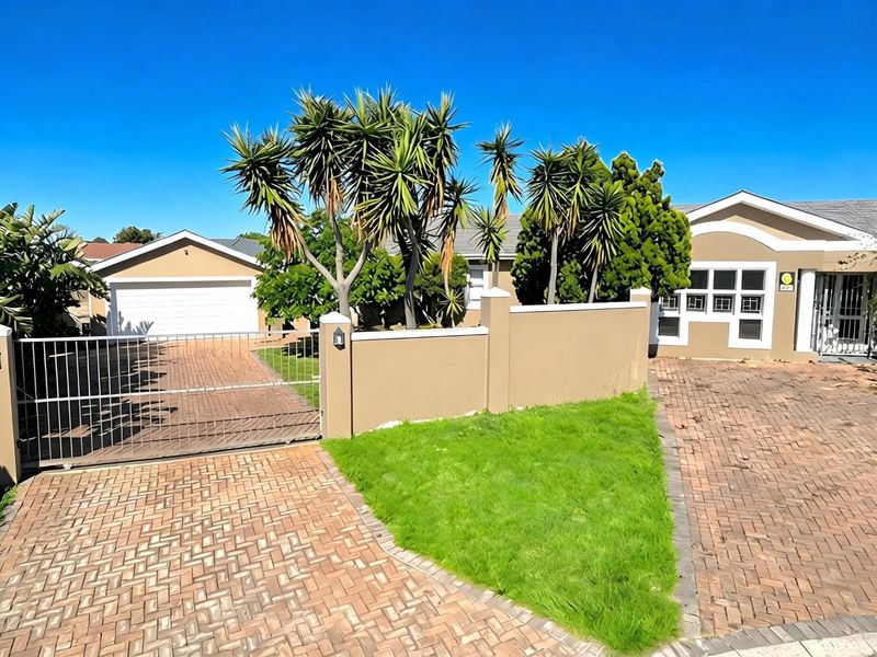 House For Sale In Port Elizabeth - Photo 1