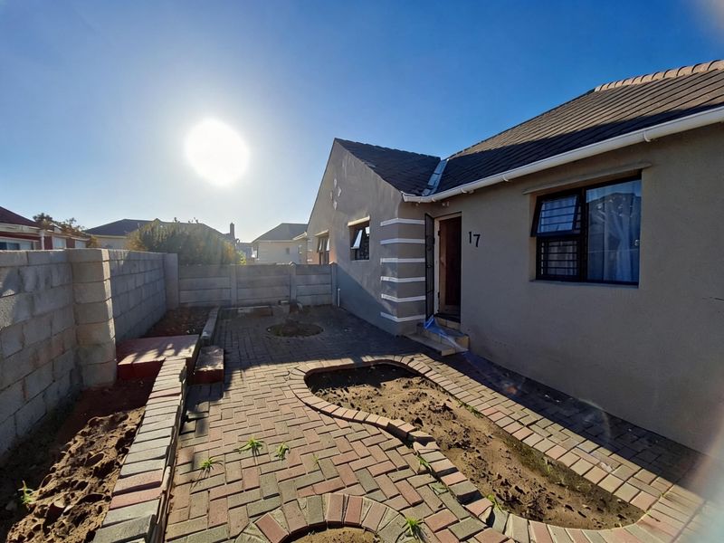 House For Sale In Port Elizabeth - Photo 3