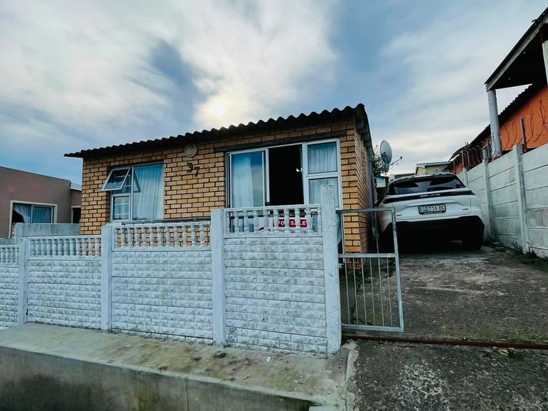House For Sale In East London - Photo 1