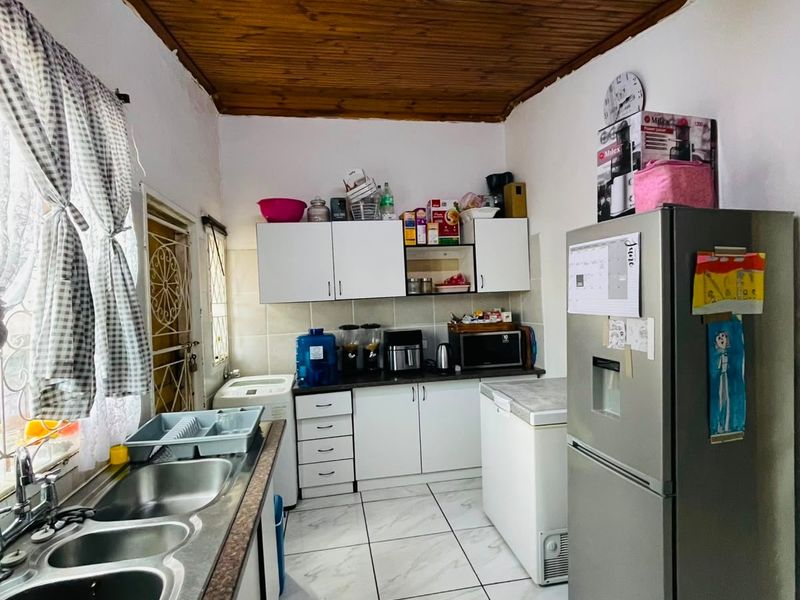 House For Sale In East London - Photo 6