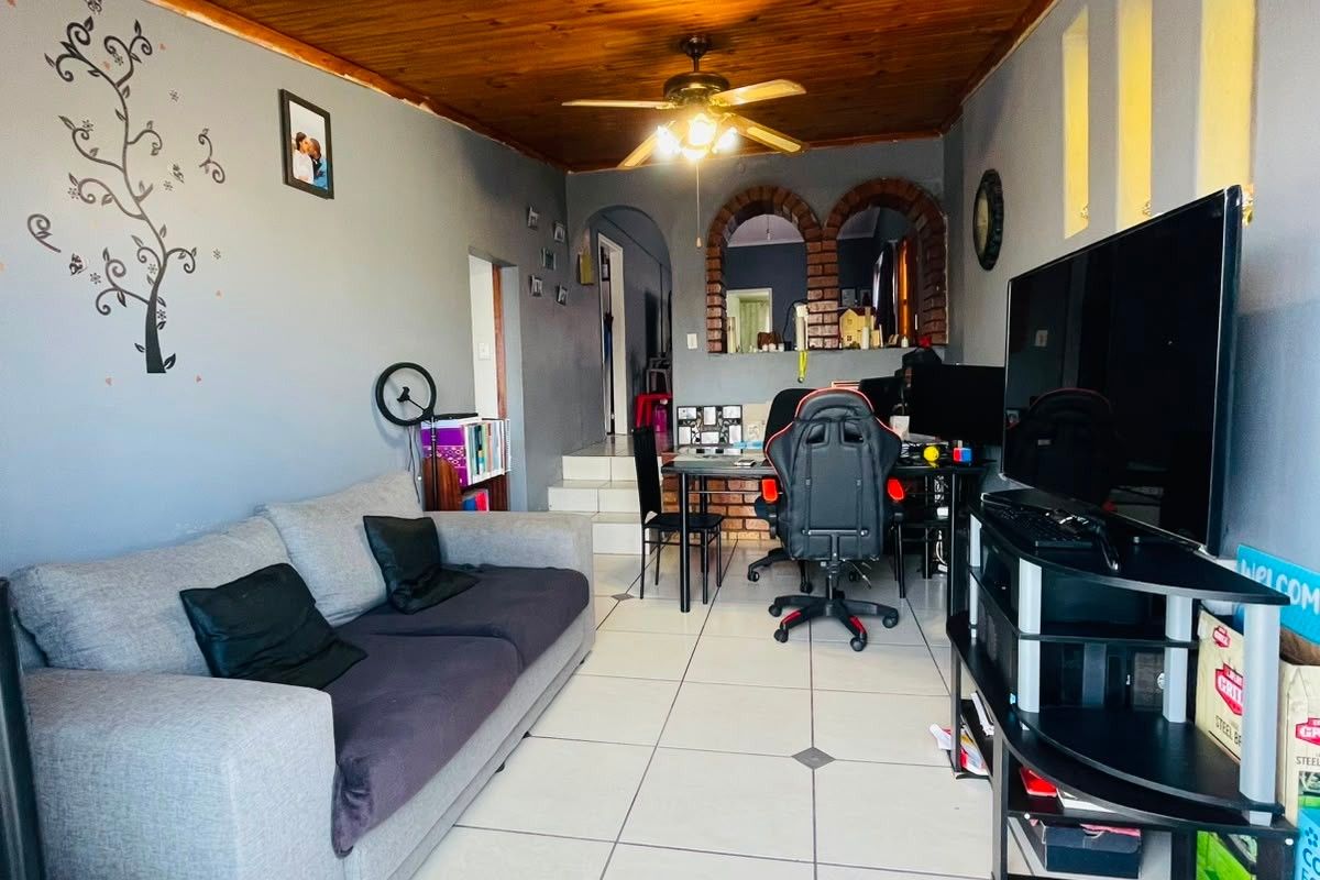 House For Sale In East London - Photo 4