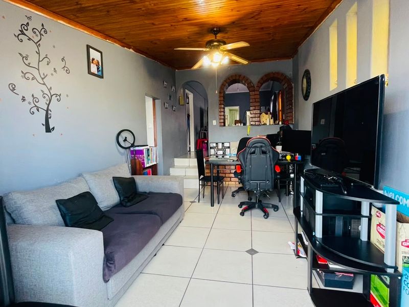 House For Sale In East London - Photo 4