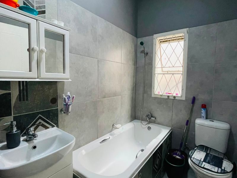 House For Sale In East London - Photo 9
