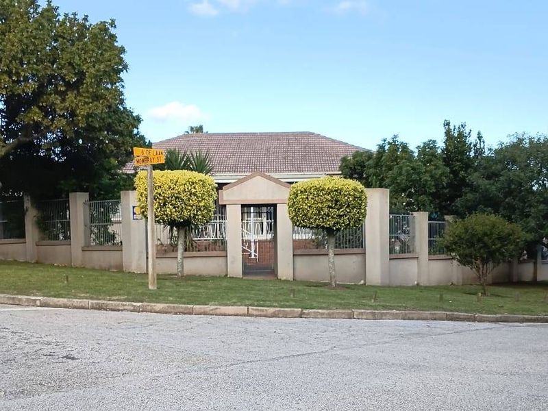 House For Sale In Port Elizabeth - Photo 1