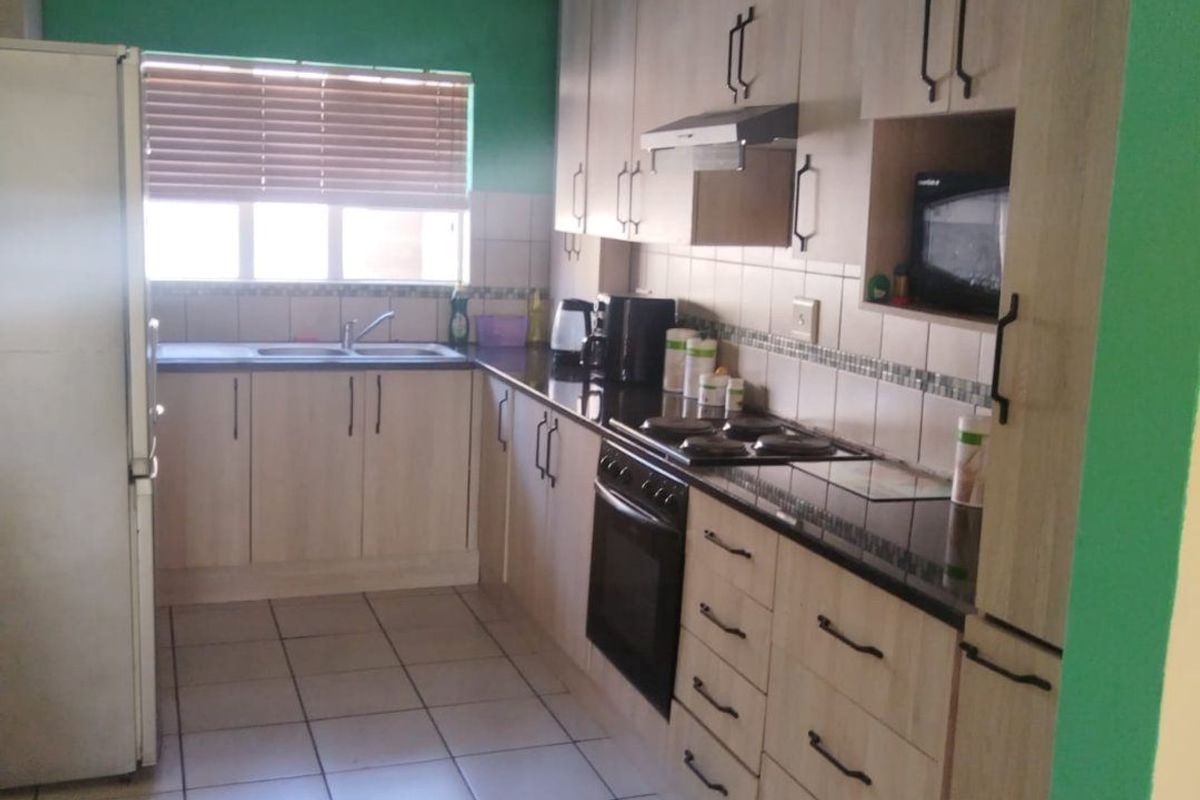 Townhouse For Sale In East London - Photo 5