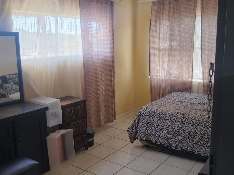 Townhouse For Sale In East London - Photo 10