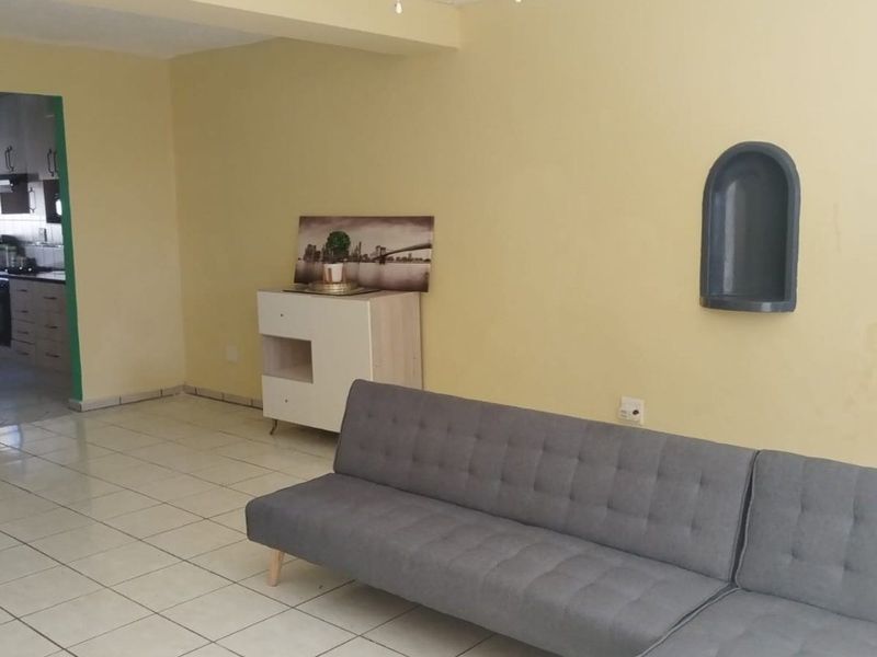 Townhouse For Sale In East London - Photo 6