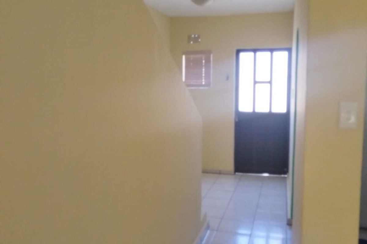 Townhouse For Sale In East London - Photo 4