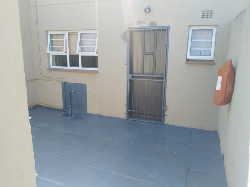 Townhouse For Sale In East London - Photo 3