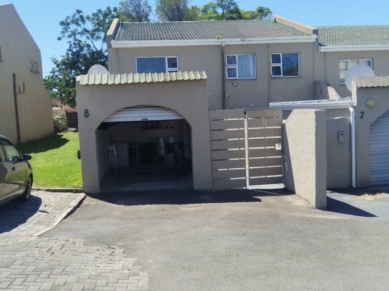 Townhouse For Sale In East London - Photo 1