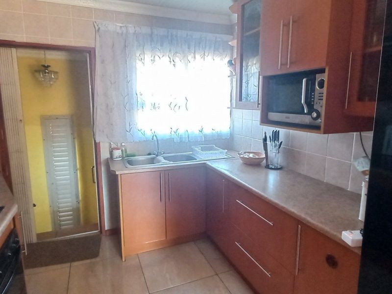 House For Sale In East London - Photo 10