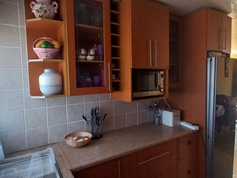 House For Sale In East London - Photo 8