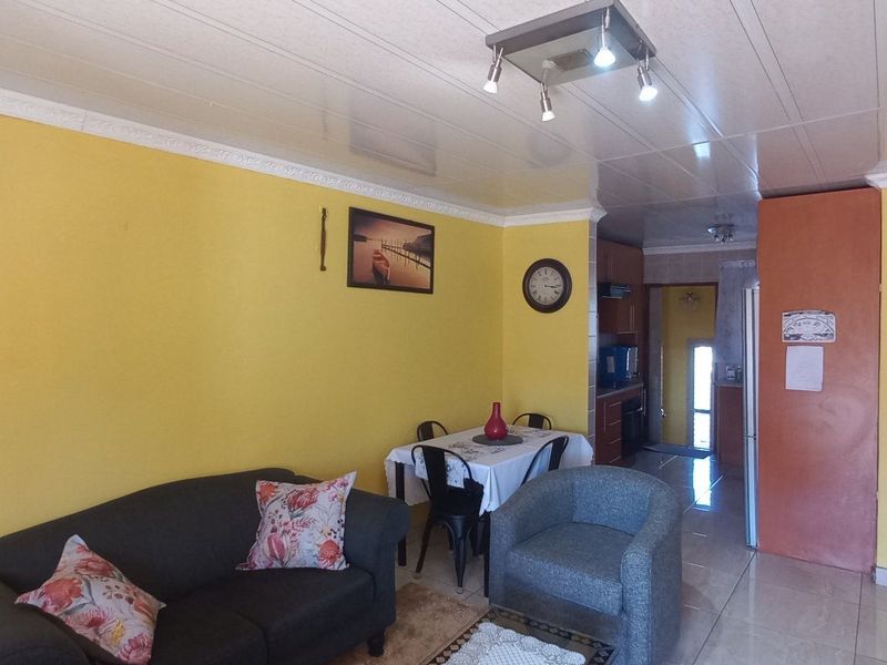House For Sale In East London - Photo 6