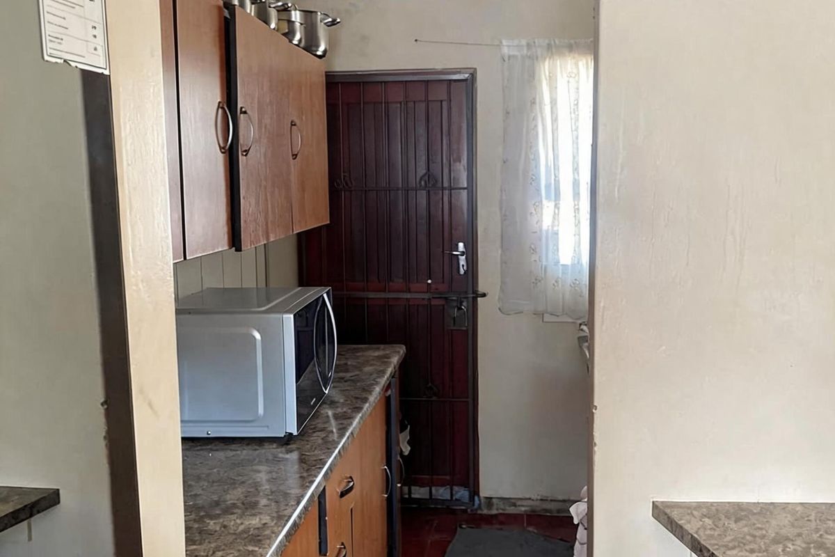 Cluster For Sale In East London - Photo 2