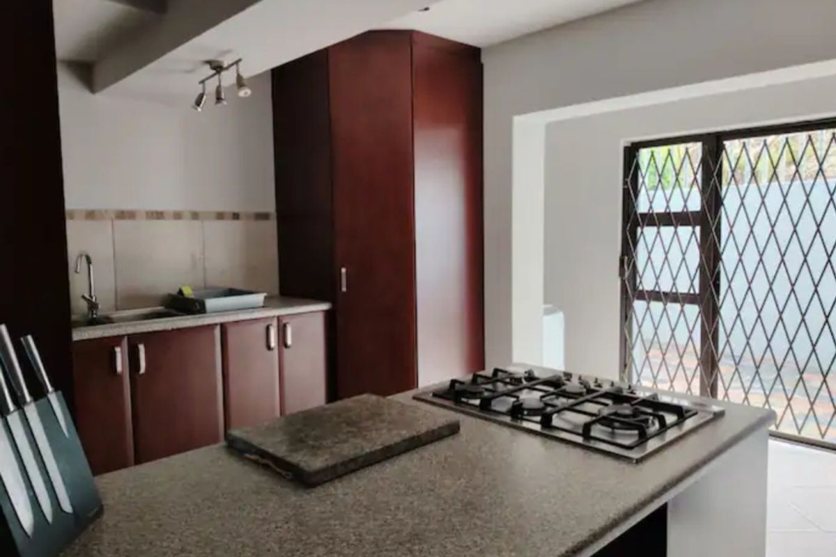 Apartment Rental Monthly In Port Elizabeth - Photo 5